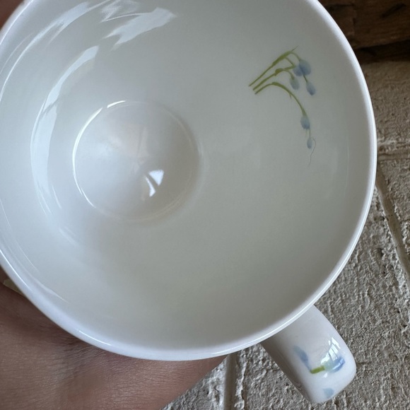 Lily of The Valley Bone China mug made in England - Picture 5 of 8